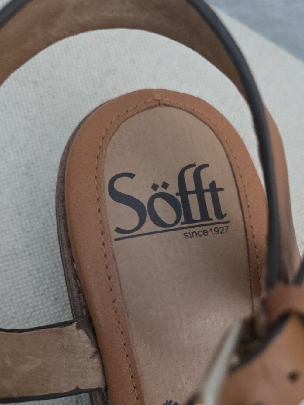 Women's Tan Leather Strappy Sandals 7.5 by SOFFT - Picture 2 of 5